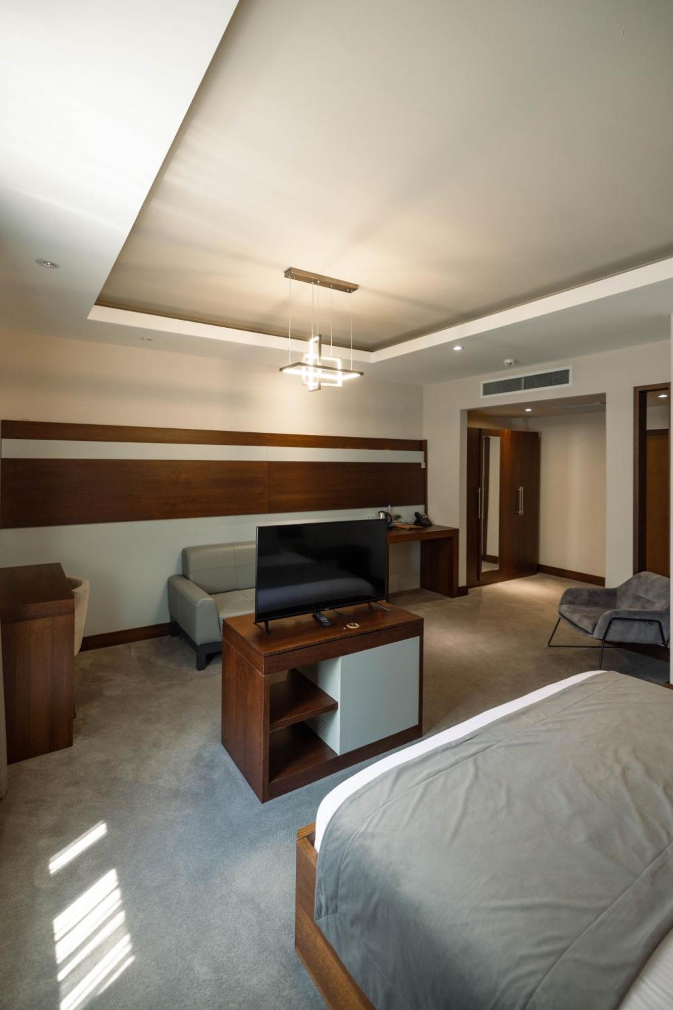 Hotel Prishtina Приштина Экстерьер фото